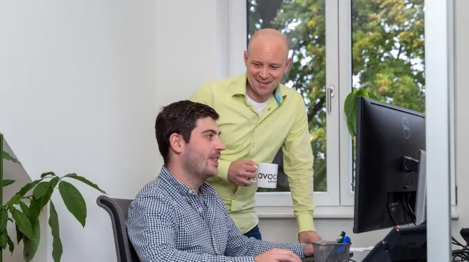 Kollegen am Computer